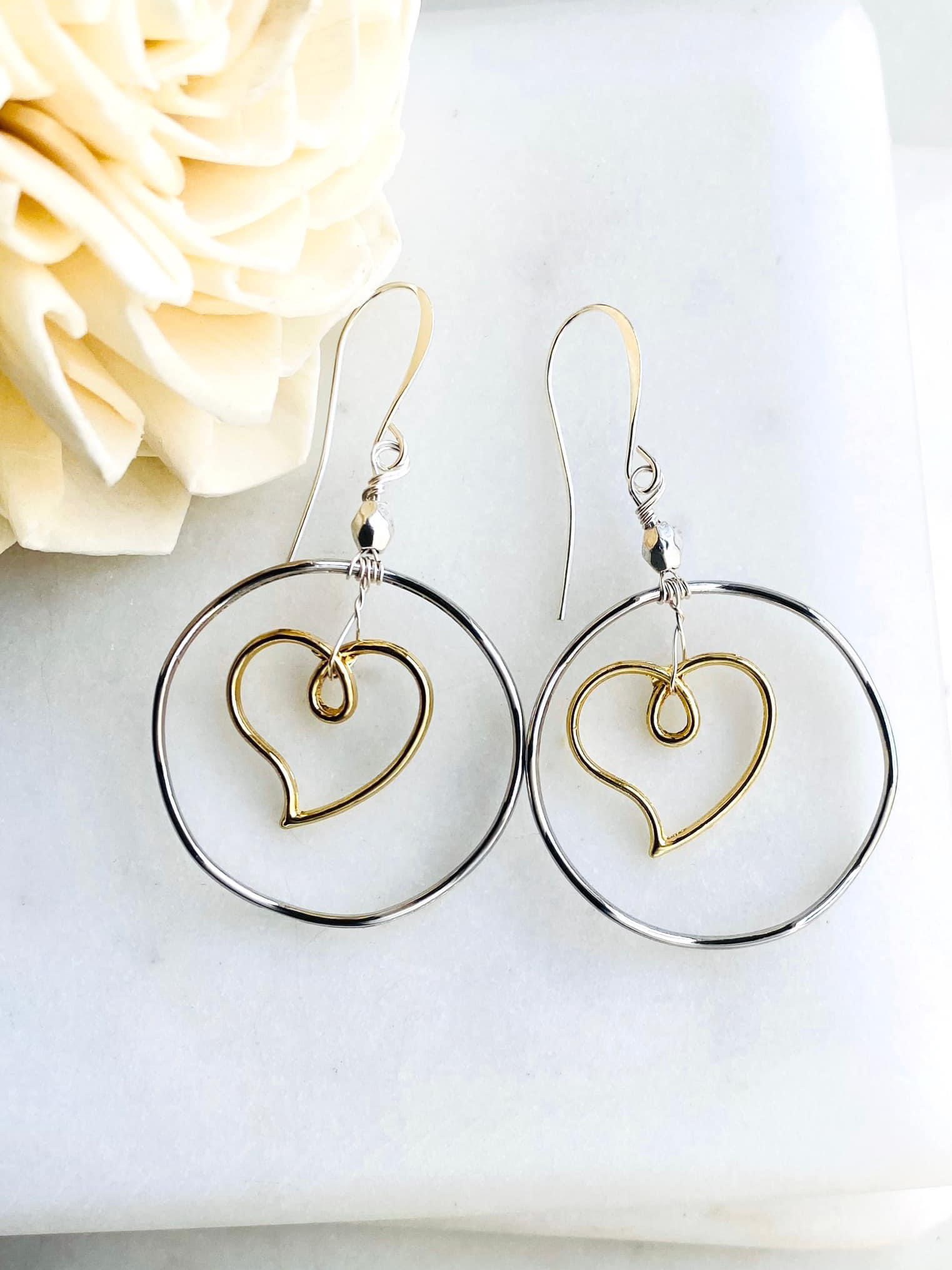 Gold tone white stone heart earrings dj-37603 – dreamjwell
